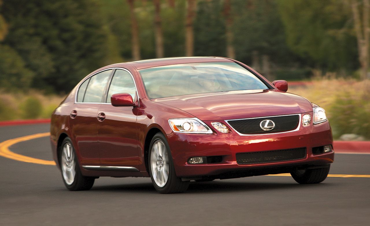 Lexus GS300: Kodėl verta pirkti šį prabangų sedaną?